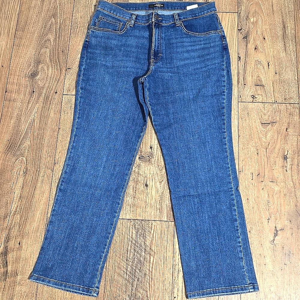 Lee Relaxed Fit Straight Leg Mid Rise 14 Short